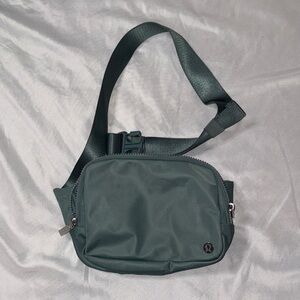 Lululemon belt bag 2L